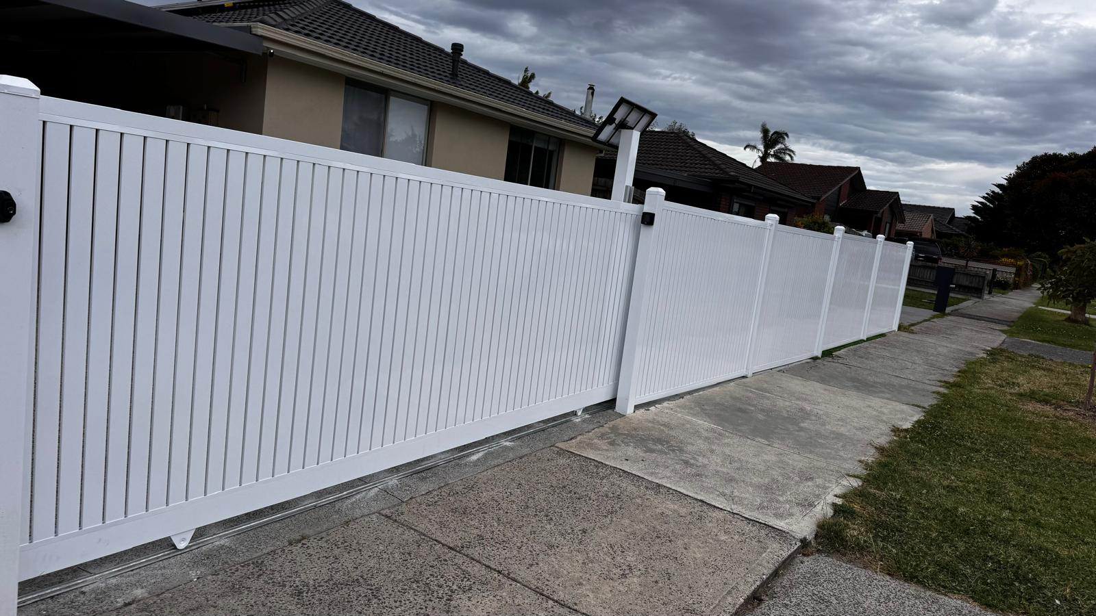 Modern Aluminium Picket Fencing